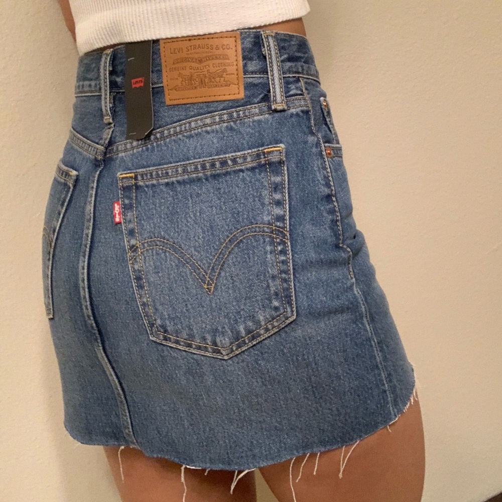 Levi’s premium high rise raw hem denim mini skirt - Picture 4 of 7